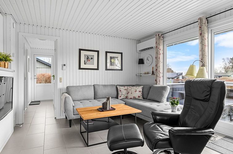 Vakantiehuis "Bjart" - 150m from the sea