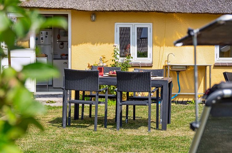 Vakantiehuis "Asmund" - 150m from the sea