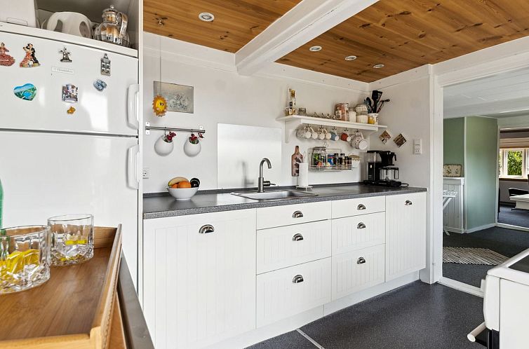 Vakantiehuis "Asmund" - 150m from the sea