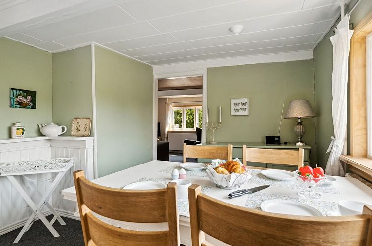 Vakantiehuis "Asmund" - 150m from the sea