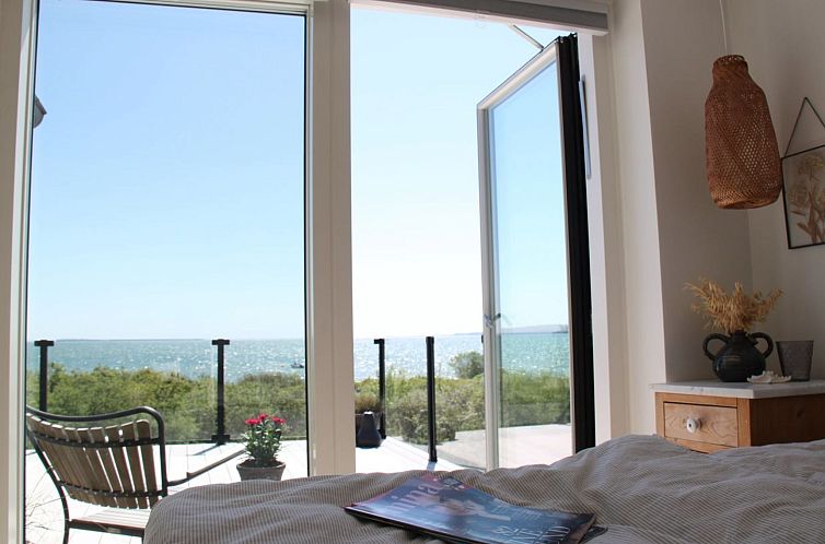 Vakantiehuis "Valia" - 20m from the sea