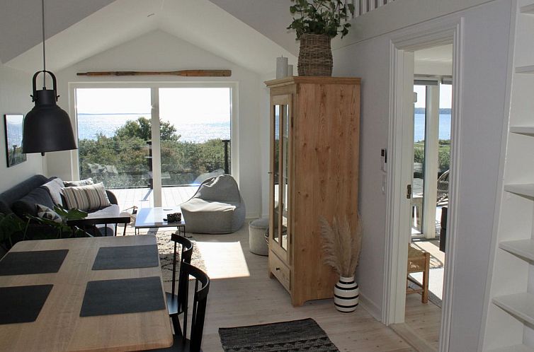 Vakantiehuis "Valia" - 20m from the sea