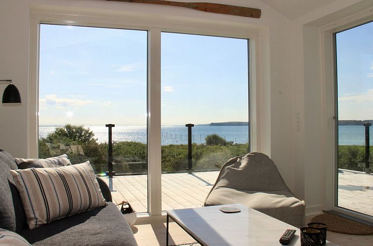 Vakantiehuis "Valia" - 20m from the sea