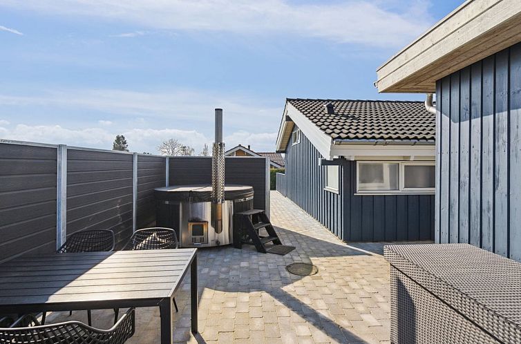 Vakantiehuis "Annegret" - 200m from the sea