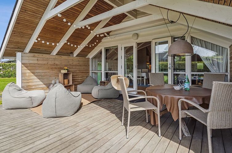 Vakantiehuis "Esther" - 500m from the sea