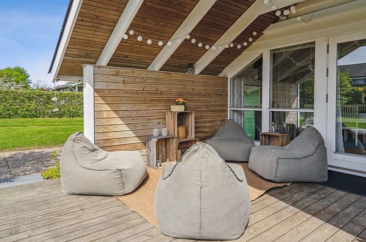 Vakantiehuis "Esther" - 500m from the sea