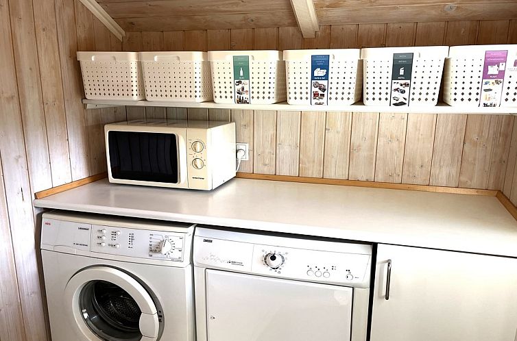 Vakantiehuis "Esther" - 500m from the sea