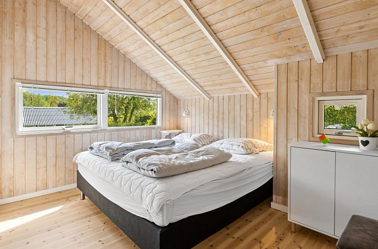 Vakantiehuis "Esther" - 500m from the sea