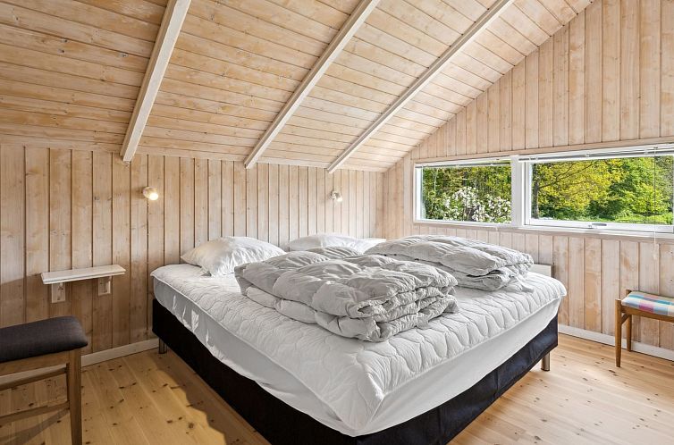 Vakantiehuis "Esther" - 500m from the sea