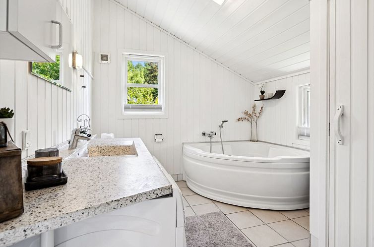 Vakantiehuis "Erin" - 200m from the sea