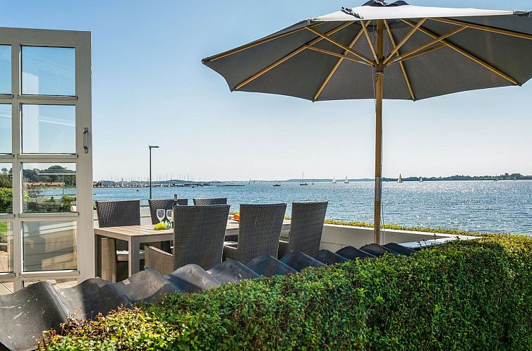 Vakantiehuis "Palnir" -  from the sea