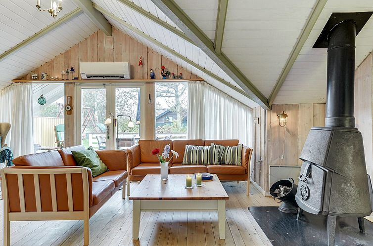 Vakantiehuis "Hjalmine" - 250m from the sea