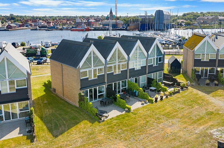 Vakantiehuis "Claudine" - 90m from the sea