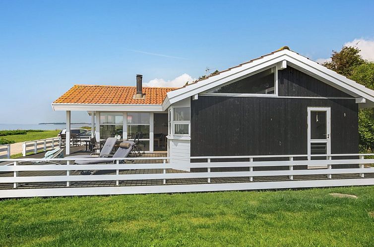 Vakantiehuis "Arnwith" - 20m from the sea