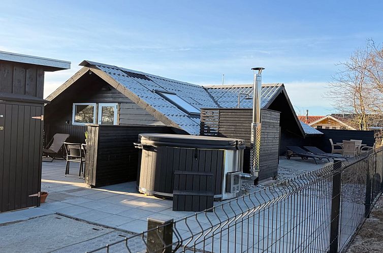 Vakantiehuis "Kajsa" - 150m from the sea