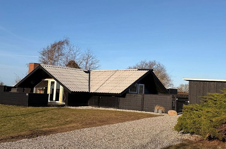 Vakantiehuis "Kajsa" - 150m from the sea