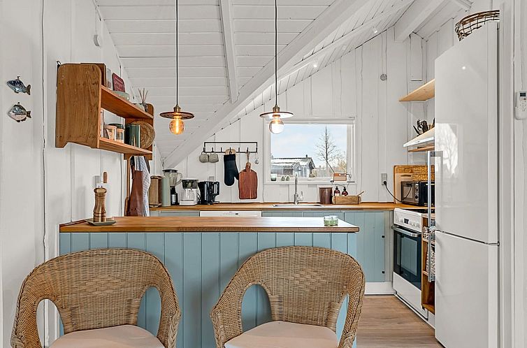 Vakantiehuis "Kajsa" - 150m from the sea