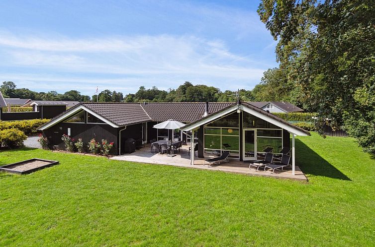 Vakantiehuis "Edin" - 150m from the sea