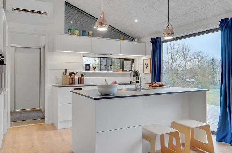 Vakantiehuis "Ilvy" - 850m from the sea
