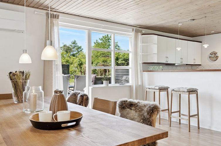 Vakantiehuis "Annabeth" - 850m from the sea