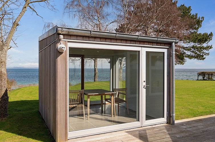 Vakantiehuis "Vanta" - 10m from the sea