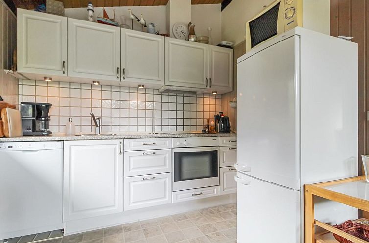Vakantiehuis "Loviisa" - 850m from the sea