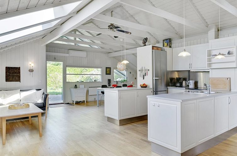 Vakantiehuis "Pauliina" - 1.1km from the sea