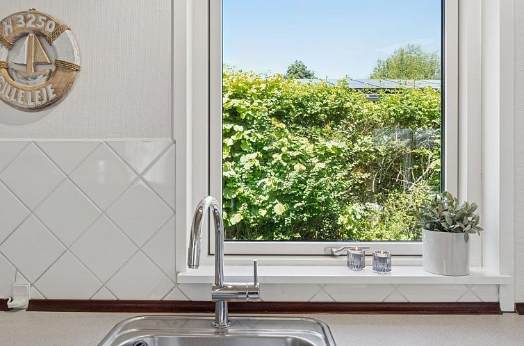 Vakantiehuis "Annabeth" - 850m from the sea