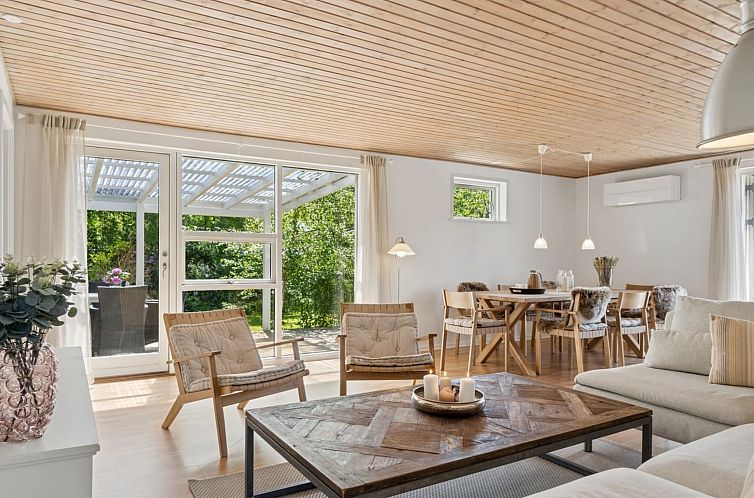 Vakantiehuis "Annabeth" - 850m from the sea