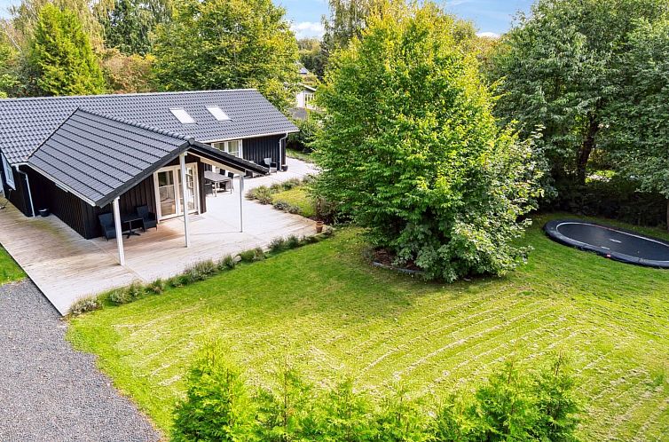 Vakantiehuis "Loviisa" - 850m from the sea