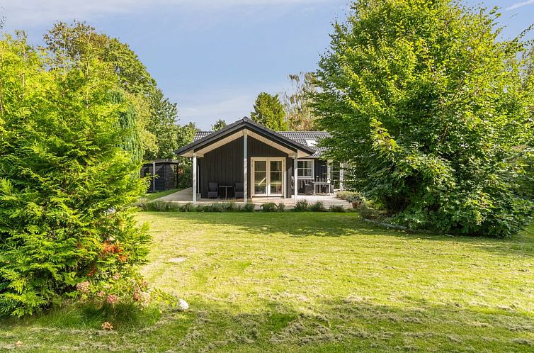 Vakantiehuis "Loviisa" - 850m from the sea