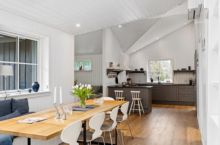 Vakantiehuis "Loviisa" - 850m from the sea