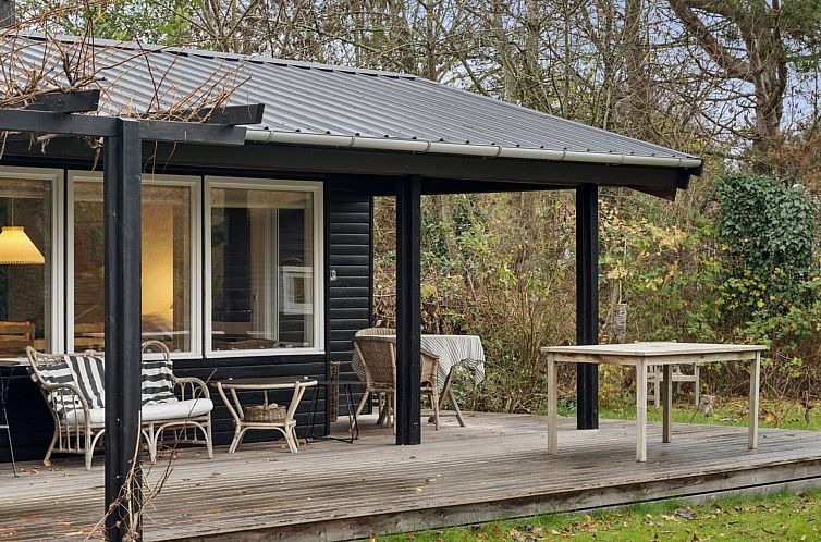 Vakantiehuis "Naema" - 1km from the sea