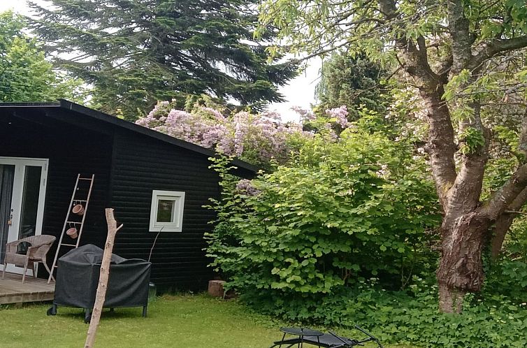 Vakantiehuis "Naema" - 1km from the sea