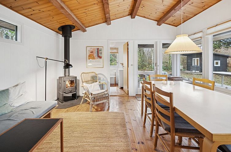 Vakantiehuis "Naema" - 1km from the sea