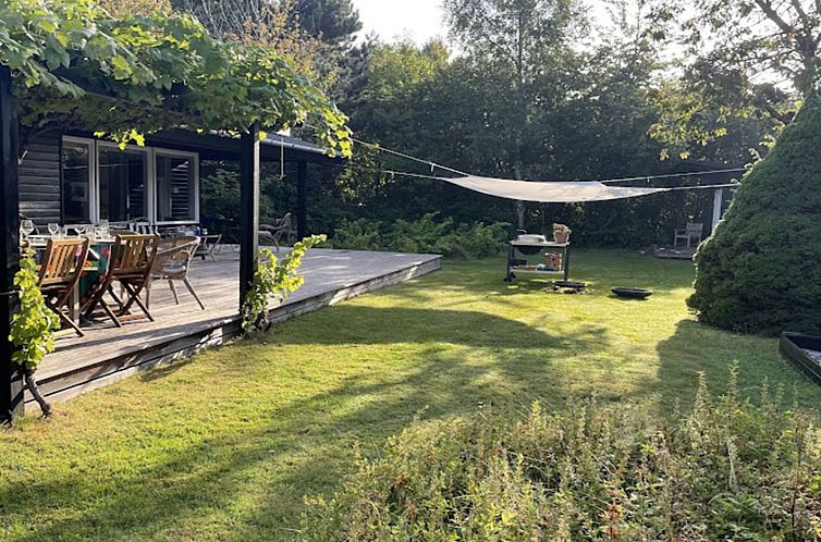 Vakantiehuis "Naema" - 1km from the sea
