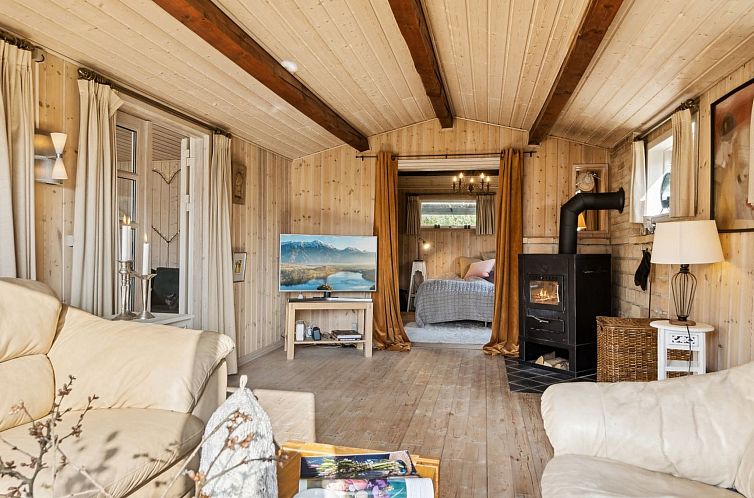 Vakantiehuis "Arlina" - 750m from the sea