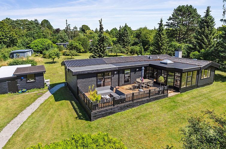 Vakantiehuis "Arlina" - 750m from the sea