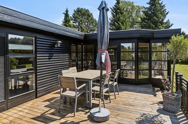 Vakantiehuis "Arlina" - 750m from the sea