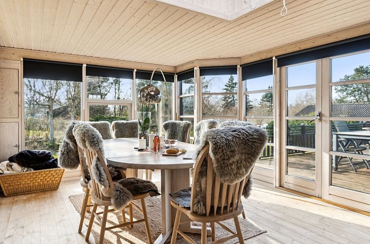 Vakantiehuis "Arlina" - 750m from the sea