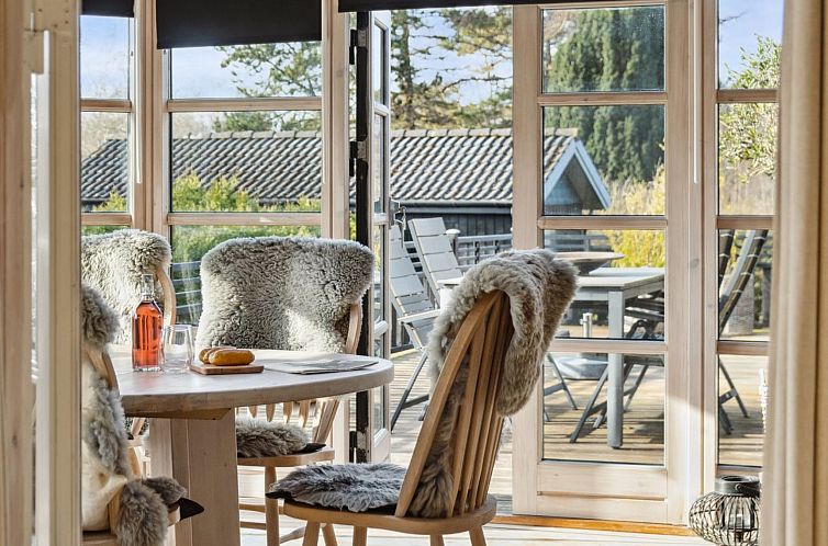 Vakantiehuis "Arlina" - 750m from the sea