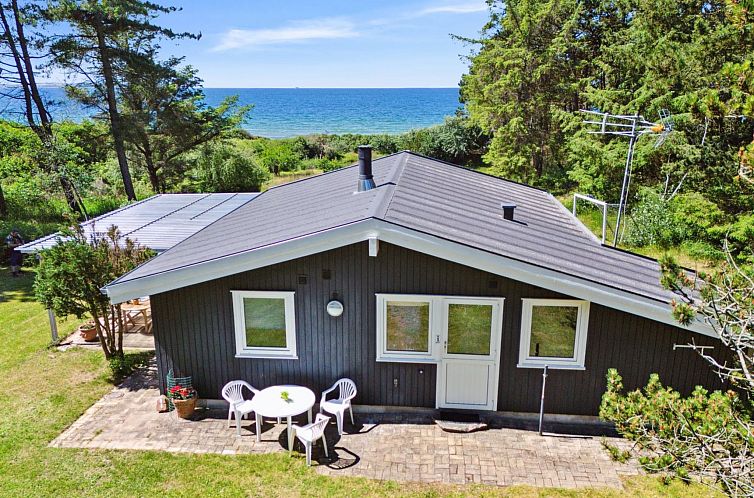 Vakantiehuis "Marius" - 30m from the sea