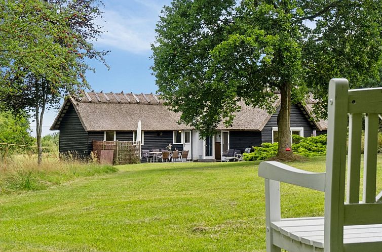 Vakantiehuis "Emeli" - 100m from the sea