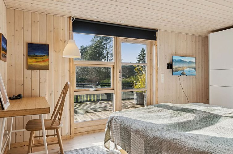 Vakantiehuis "Arlina" - 750m from the sea