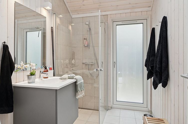 Vakantiehuis "Aggi" - 850m from the sea