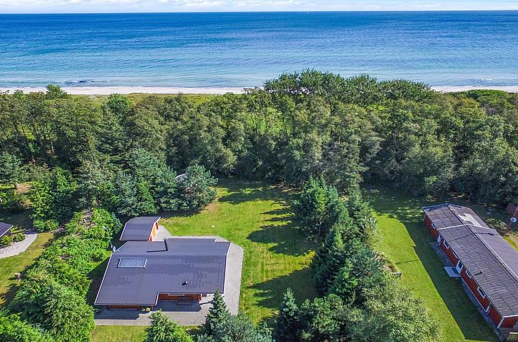 Vakantiehuis "Mira" - 500m from the sea