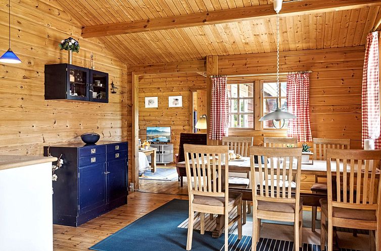 Vakantiehuis "Tuukka" - 150m from the sea