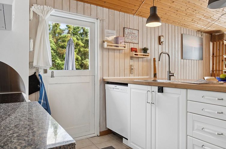 Vakantiehuis "Zoya" - 470m from the sea