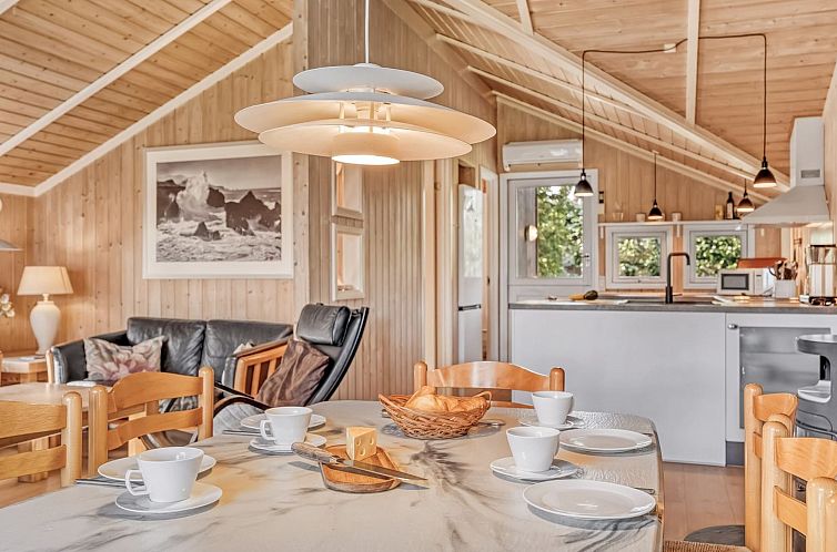 Vakantiehuis "Emili" - 300m from the sea