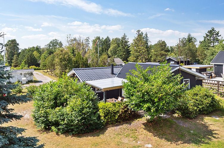 Vakantiehuis "Hughlek" - 1.5km from the sea